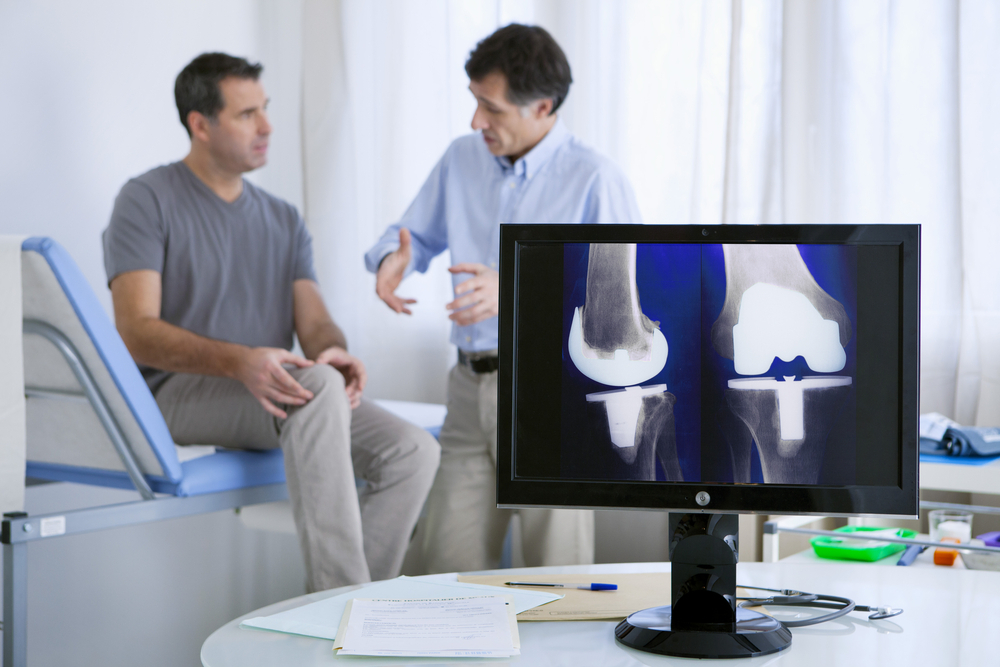 Knee Replacement vs Knee Arthroscopy: Which is Right for You?