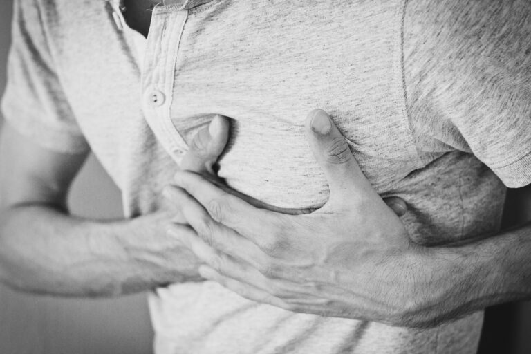 Prévenir les crises cardiaques au Canada : facteurs de risque et intervention précoce