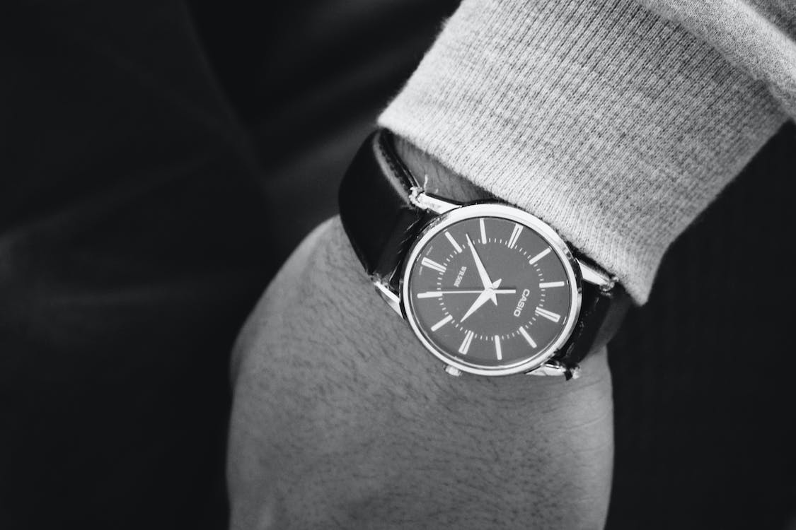 Черный часовой. Black White watch. Ballardier Luxury watch in Black/Silver. Guide watch Black White. Black watch рубашка.