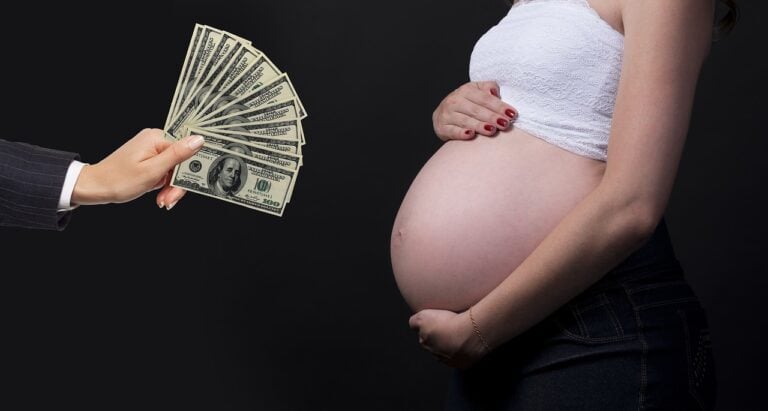 Mères porteuses abordables : maternité de substitution à petit budget